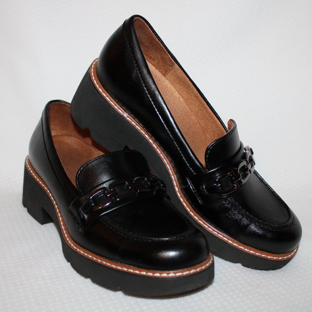 Naturalizer Cabana Lug Sole Slip on Black Loafer Women's Size 6M